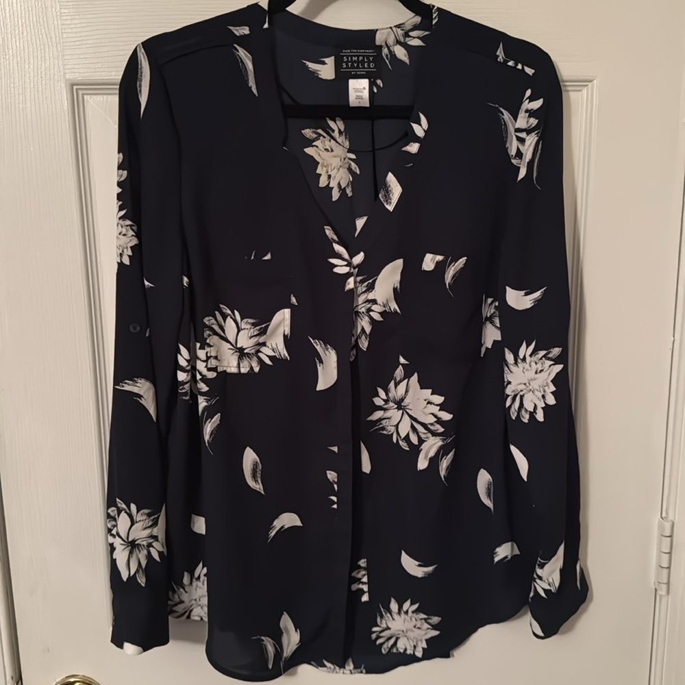 Simply Styled Shirt Size L Color Navy Blue White Floral Print